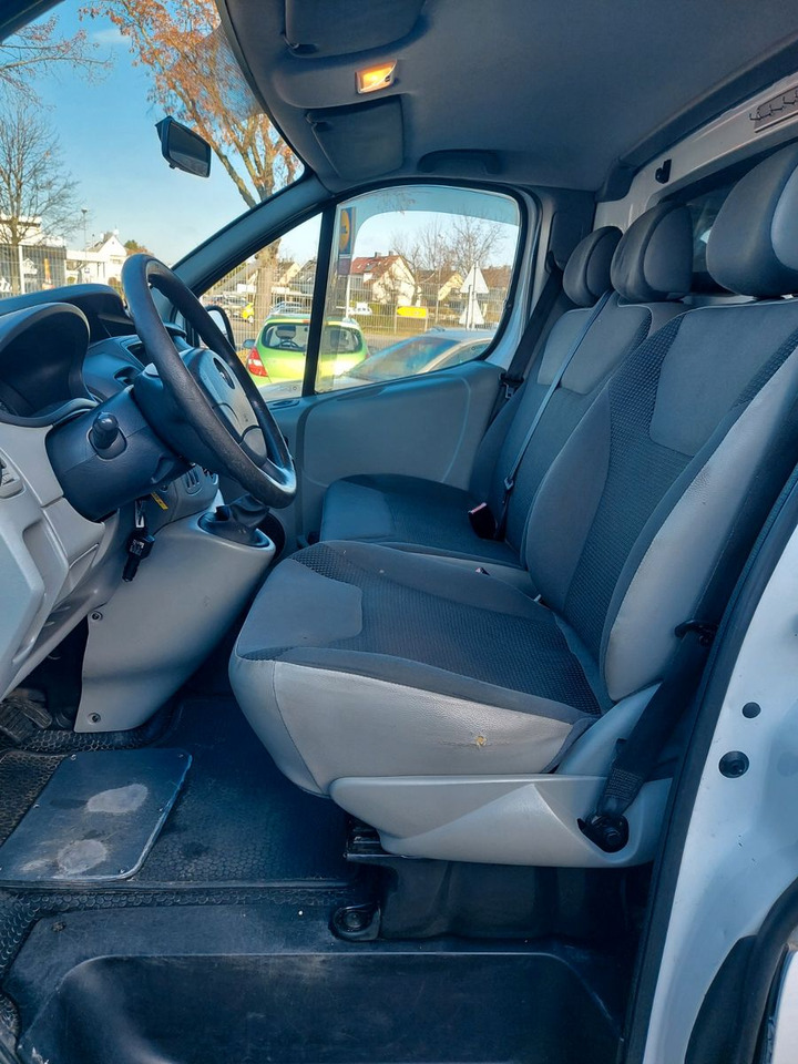 Kisbusz Opel Vivaro Kasten Kombi L2H1 2,9t Klima: 10 kép. Kisbusz Opel Vivaro Kasten Kombi L2H1 2,9t Klima: 10 kép.