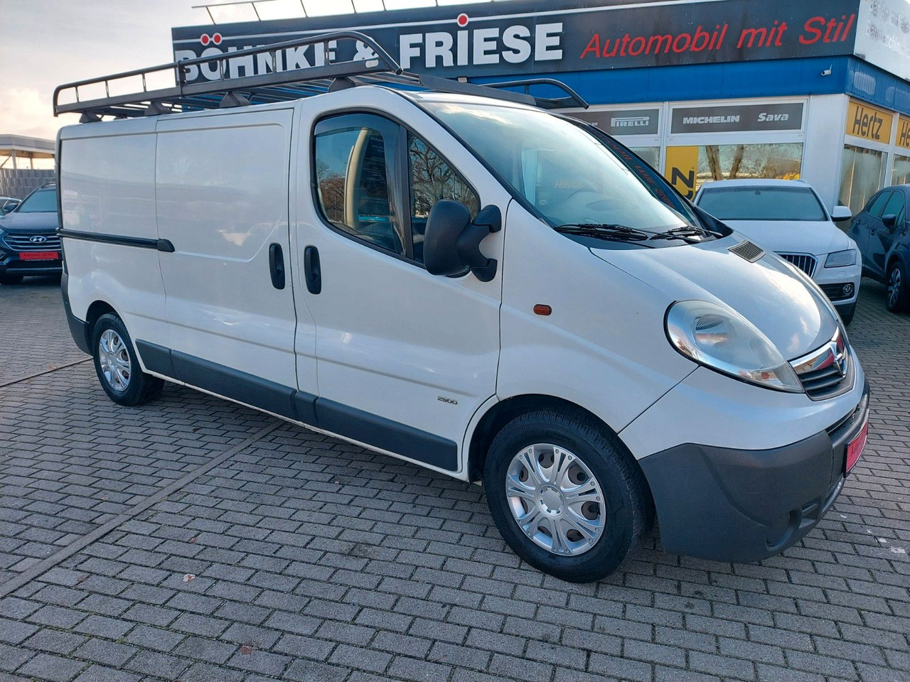 Kisbusz Opel Vivaro Kasten Kombi L2H1 2,9t Klima: 9 kép. Kisbusz Opel Vivaro Kasten Kombi L2H1 2,9t Klima: 9 kép.