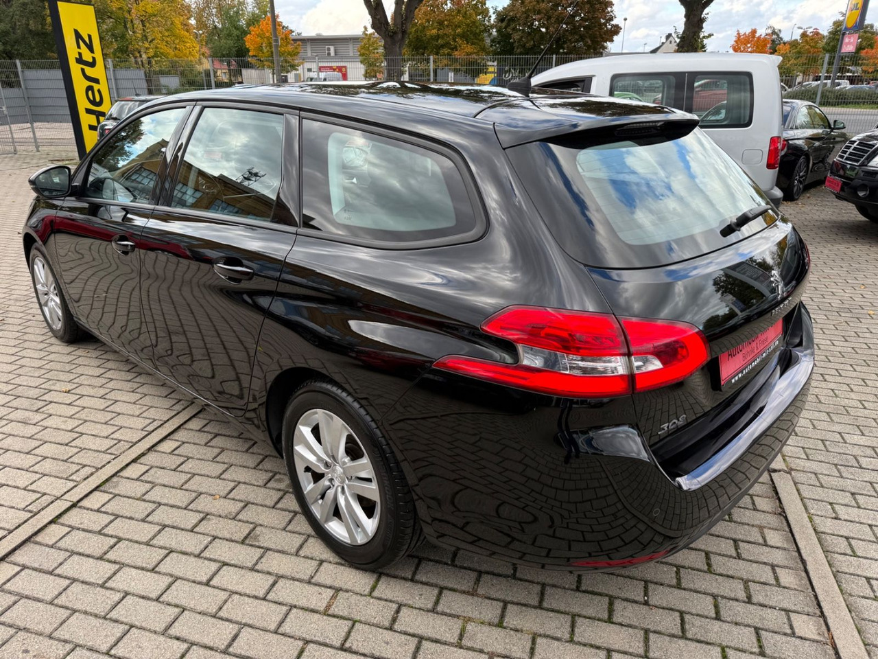 Peugeot 308 SW Active TEMPOMAT NAVI KLIMAA NAVI - Kombi: 5 kép. Peugeot 308 SW Active TEMPOMAT NAVI KLIMAA NAVI - Kombi: 5 kép.