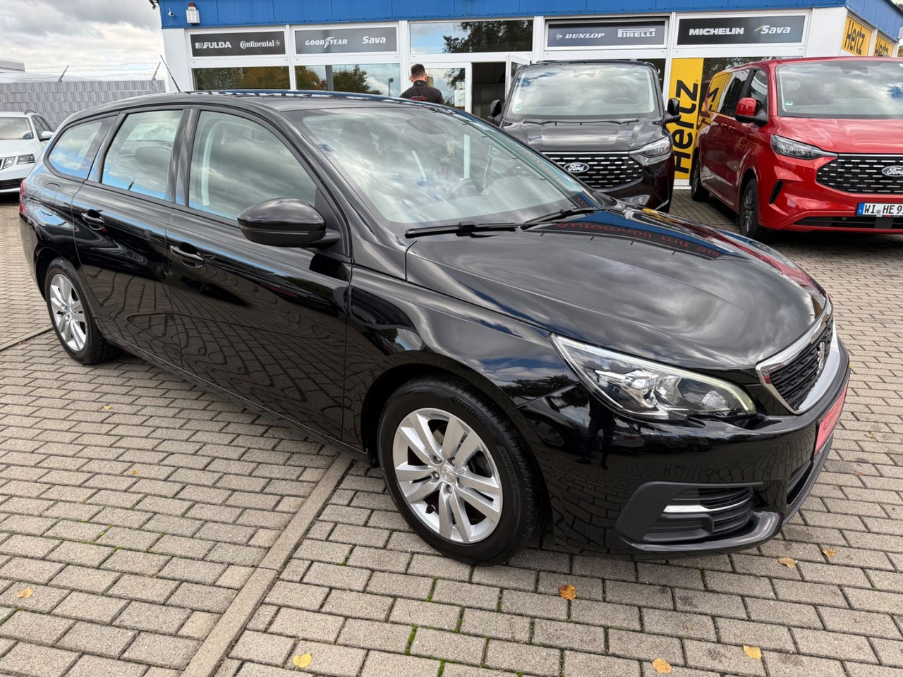 Peugeot 308 SW Active TEMPOMAT NAVI KLIMAA NAVI - Kombi: 2 kép. Peugeot 308 SW Active TEMPOMAT NAVI KLIMAA NAVI - Kombi: 2 kép.
