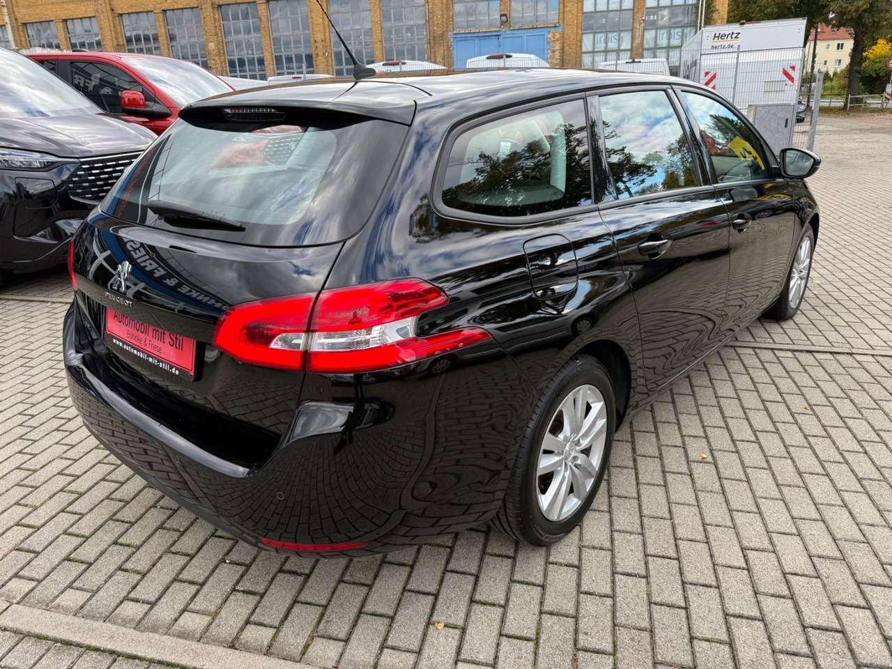 Peugeot 308 SW Active TEMPOMAT NAVI KLIMAA NAVI - Kombi: 4 kép. Peugeot 308 SW Active TEMPOMAT NAVI KLIMAA NAVI - Kombi: 4 kép.