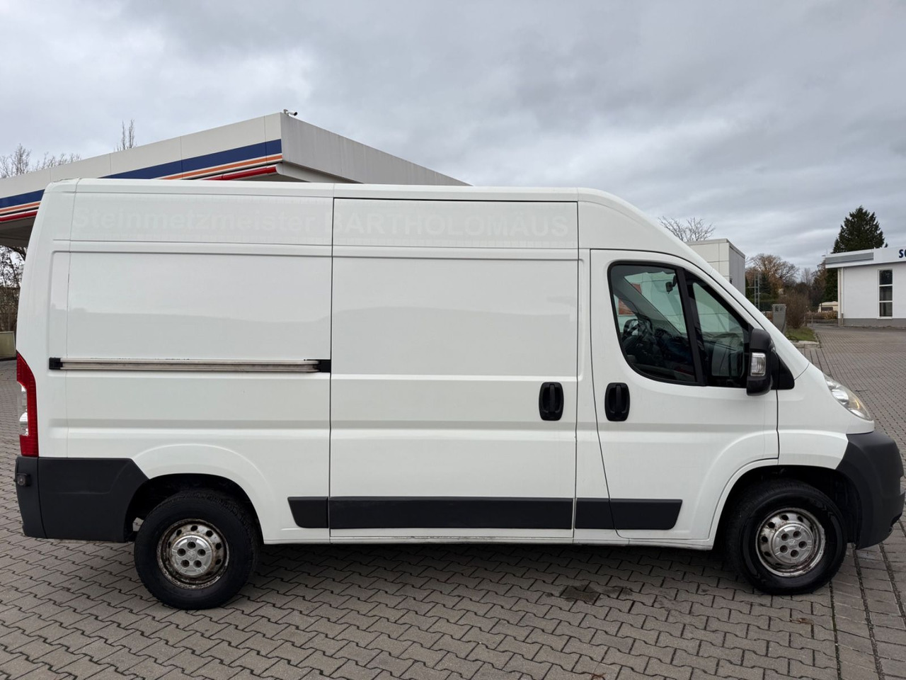Peugeot Boxer HDi 96 kw L3 H2 AHK 6 GANG - Kisbusz: 3 kép. Peugeot Boxer HDi 96 kw L3 H2 AHK 6 GANG - Kisbusz: 3 kép.
