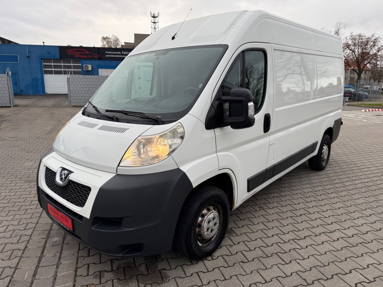 Peugeot Boxer HDi 96 kw L3 H2 AHK 6 GANG - Kisbusz: 2 kép. Peugeot Boxer HDi 96 kw L3 H2 AHK 6 GANG - Kisbusz: 2 kép.