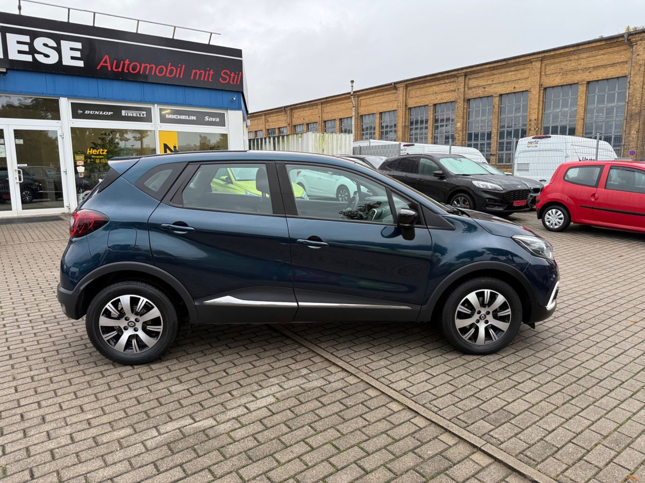 Renault Captur Intens Energy Automatik - Terepjáró/ SUV: 3 kép. Renault Captur Intens Energy Automatik - Terepjáró/ SUV: 3 kép.