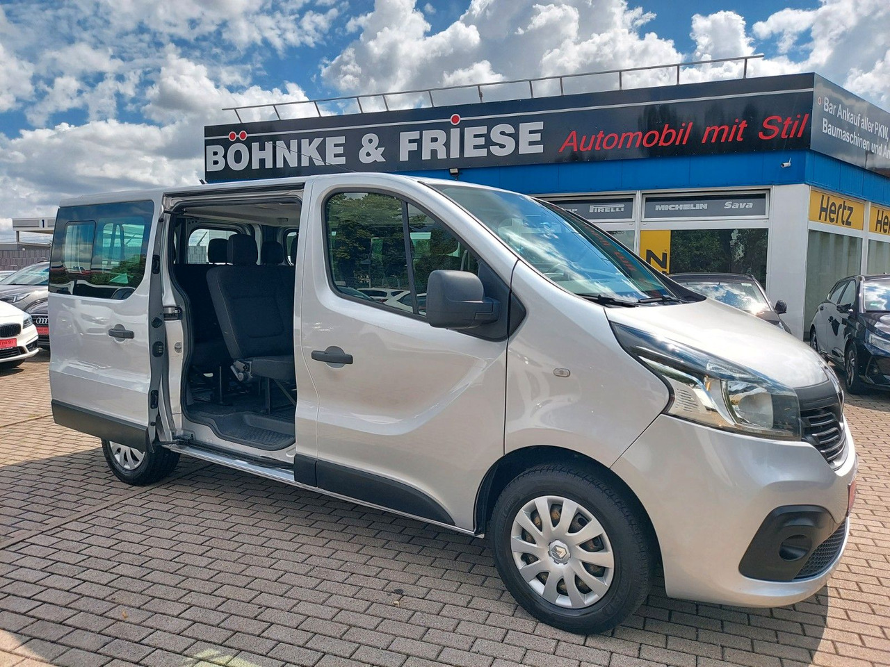 Renault Trafic Combi L1H1 2,7t Expression Klima - Kisbusz: 1 kép. Renault Trafic Combi L1H1 2,7t Expression Klima - Kisbusz: 1 kép.
