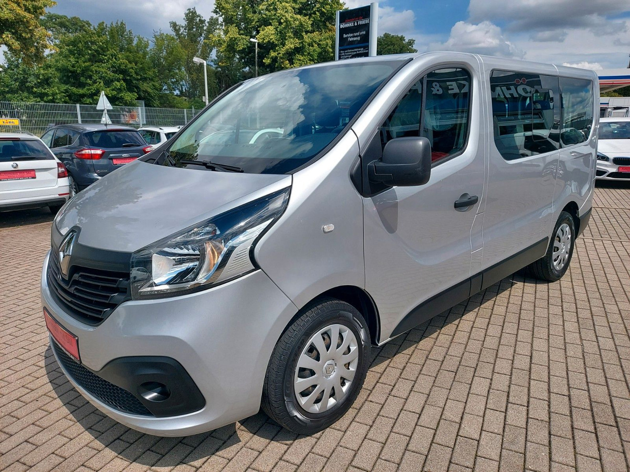 Renault Trafic Combi L1H1 2,7t Expression Klima - Kisbusz: 4 kép. Renault Trafic Combi L1H1 2,7t Expression Klima - Kisbusz: 4 kép.