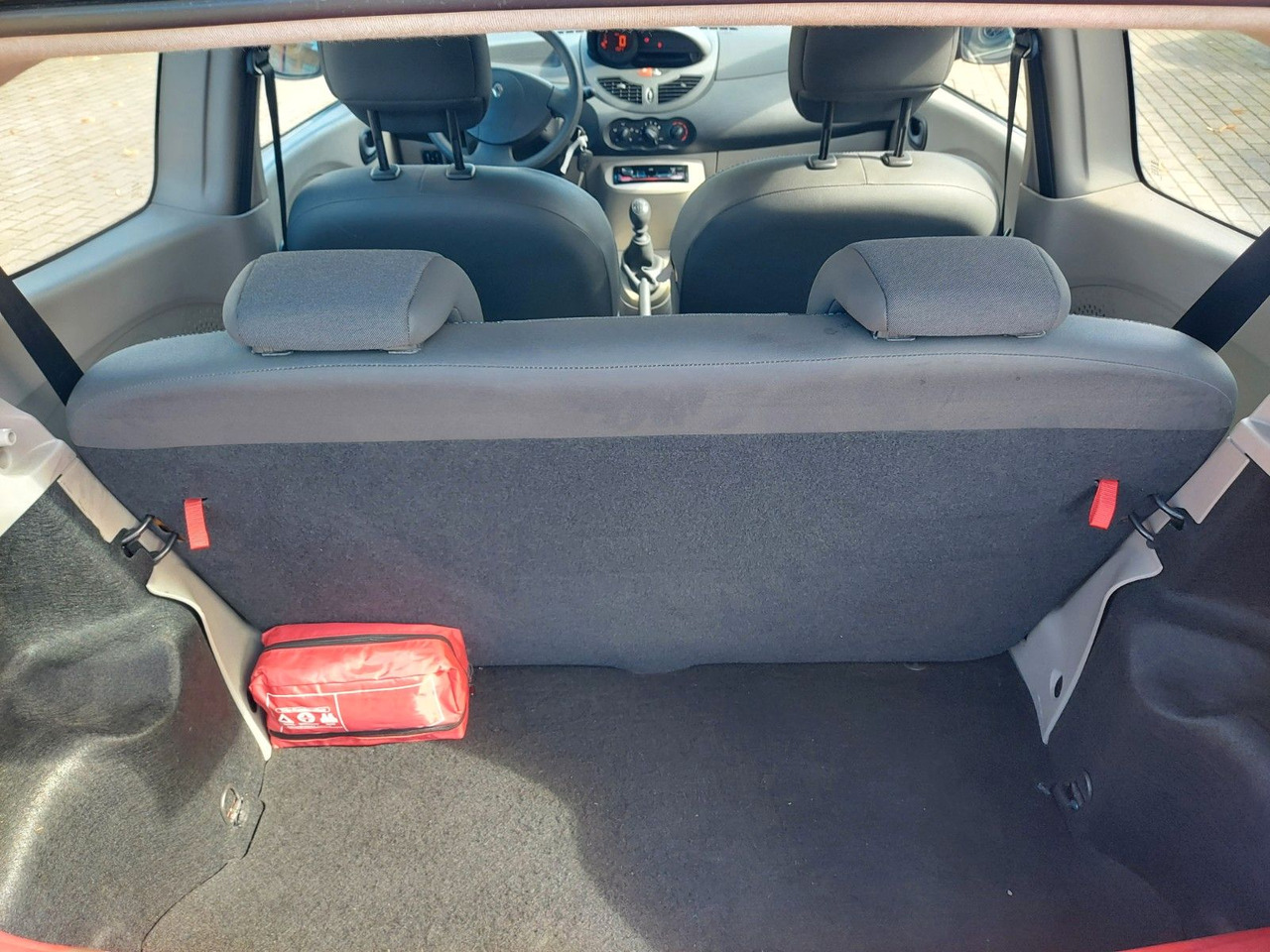 Autó Renault Twingo Authentique DAB nur 37000km: 17 kép. Autó Renault Twingo Authentique DAB nur 37000km: 17 kép.