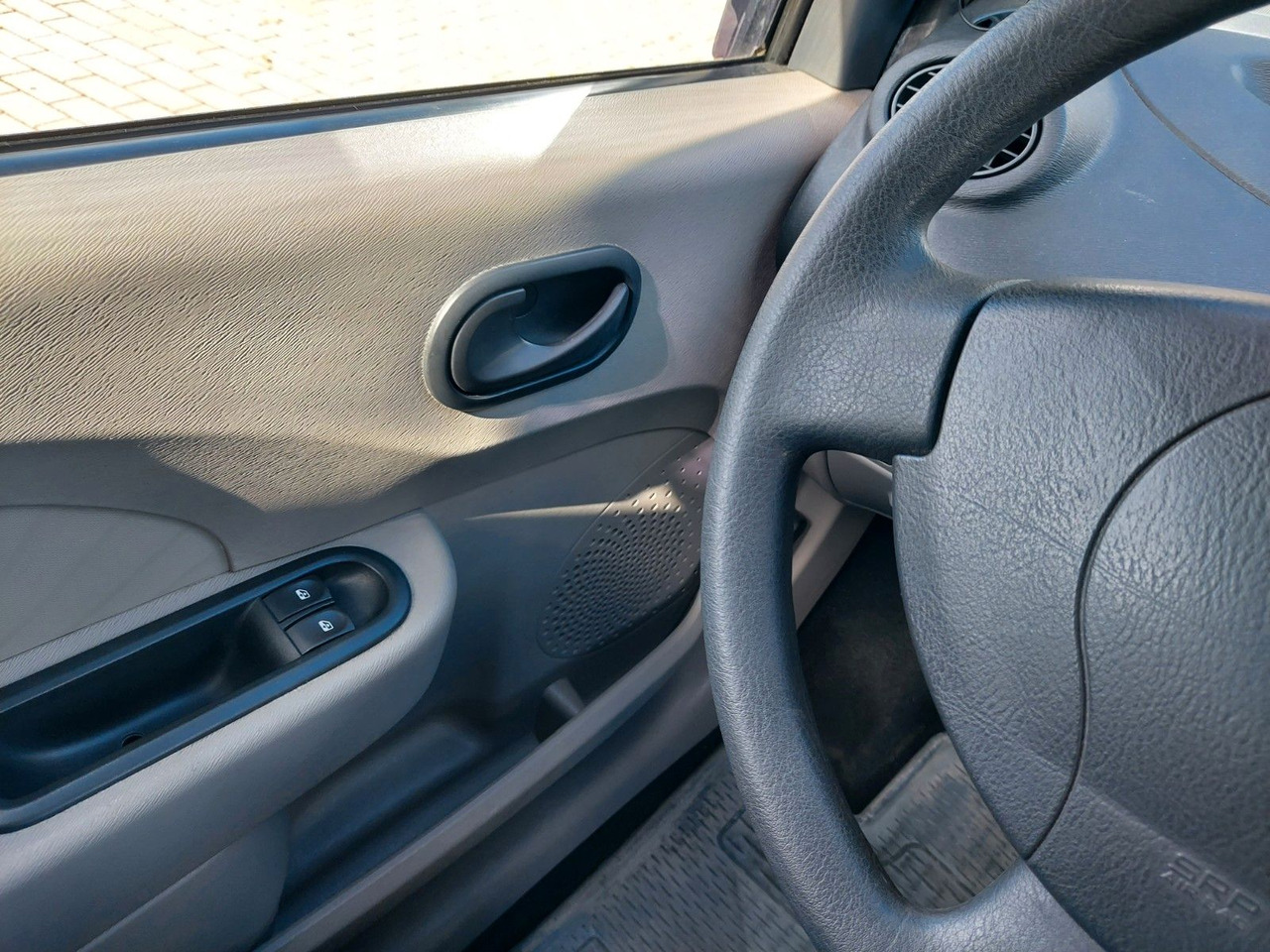 Autó Renault Twingo Authentique DAB nur 37000km: 12 kép. Autó Renault Twingo Authentique DAB nur 37000km: 12 kép.