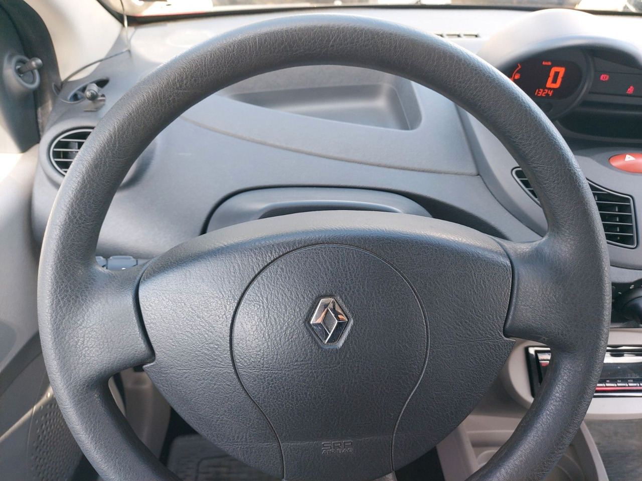 Autó Renault Twingo Authentique DAB nur 37000km: 11 kép. Autó Renault Twingo Authentique DAB nur 37000km: 11 kép.