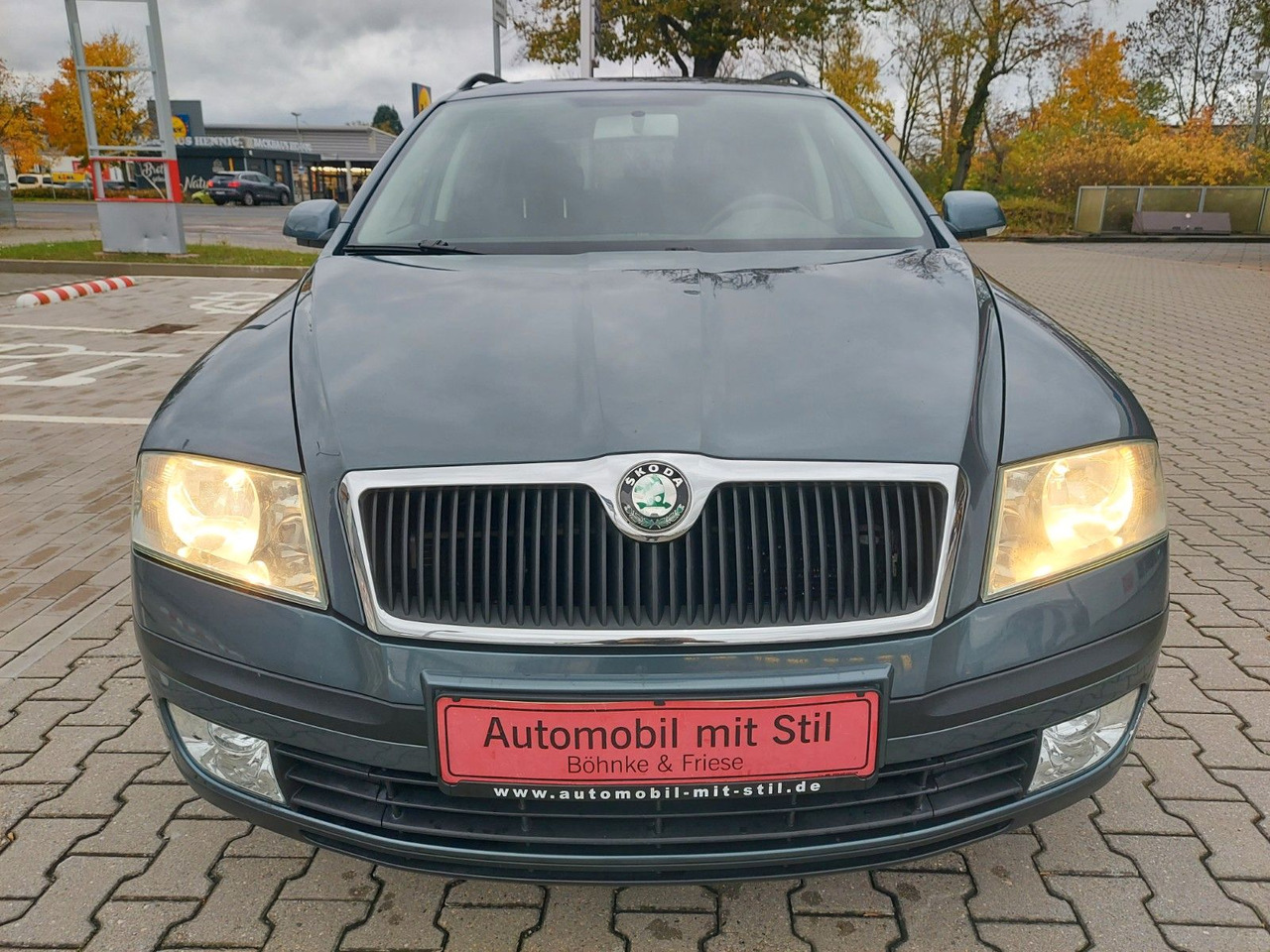 Skoda Octavia Combi Ambiente Klima Navi AHK - Kombi: 2 kép. Skoda Octavia Combi Ambiente Klima Navi AHK - Kombi: 2 kép.