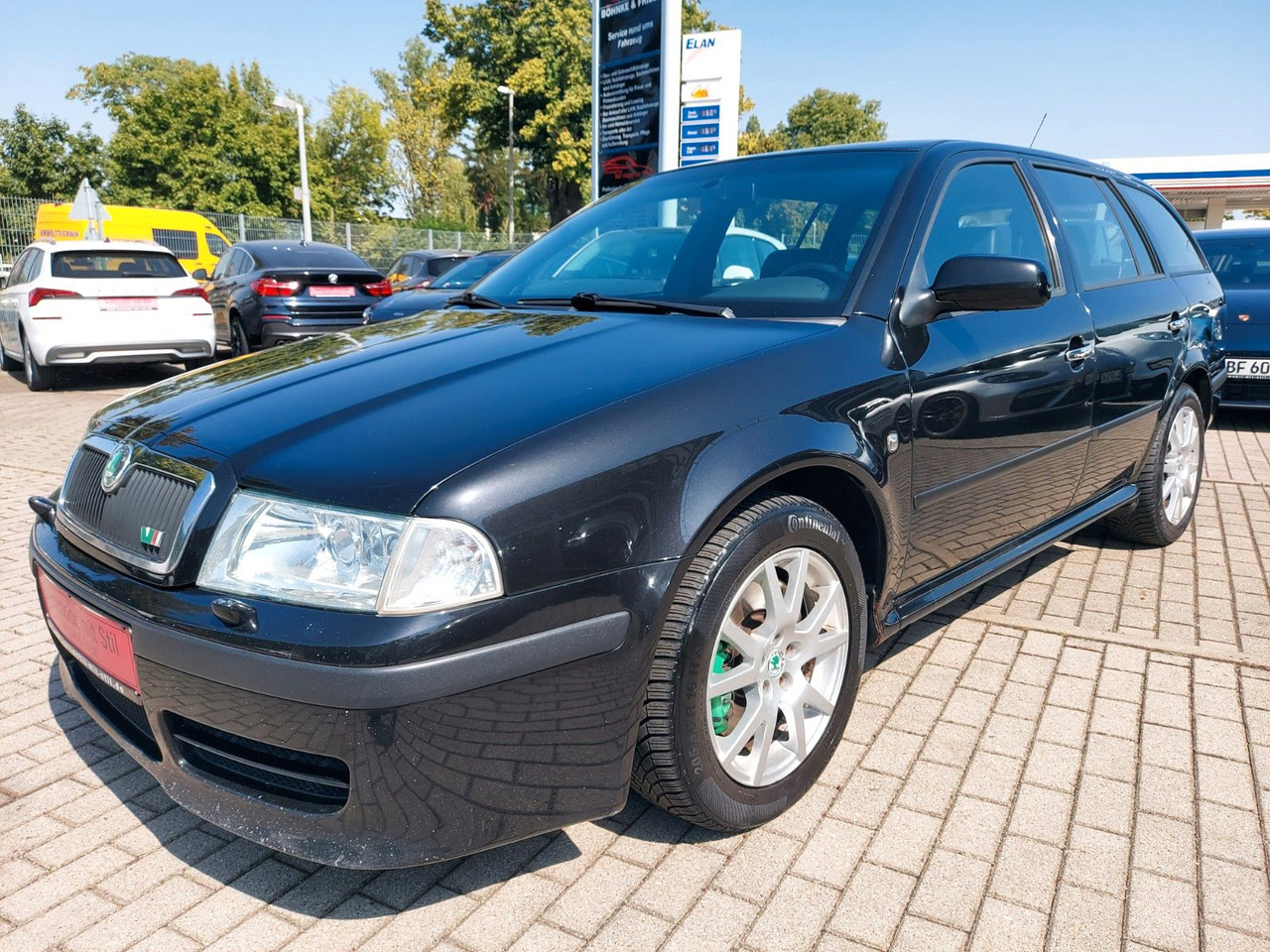 Skoda Octavia Combi RS Xenon DAB Teilleder AHK - Kombi: 4 kép. Skoda Octavia Combi RS Xenon DAB Teilleder AHK - Kombi: 4 kép.