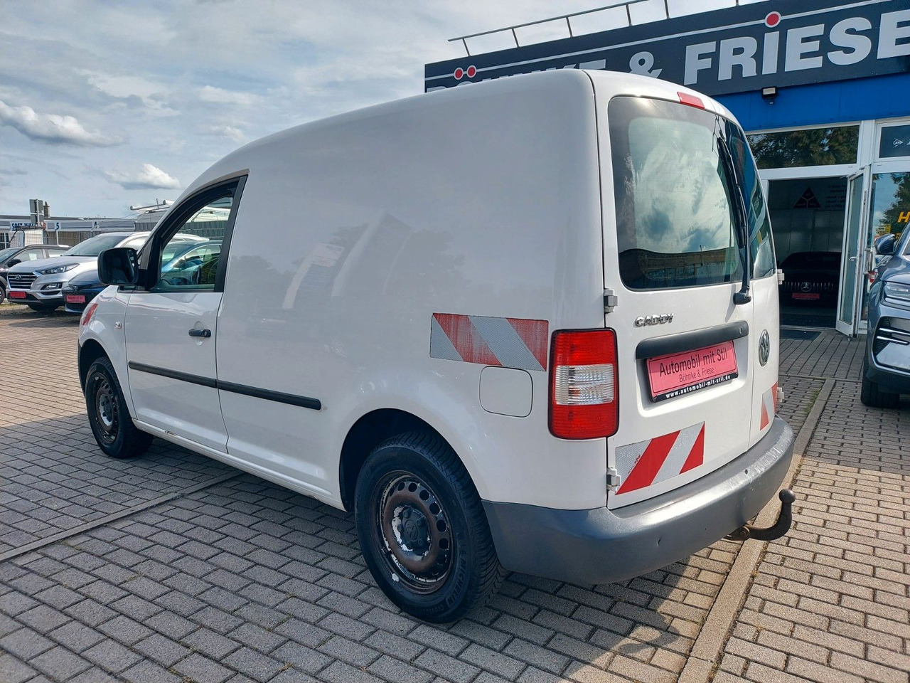 Volkswagen Caddy Kasten Kombi 1.9 TDi - Kisbusz: 5 kép. Volkswagen Caddy Kasten Kombi 1.9 TDi - Kisbusz: 5 kép.