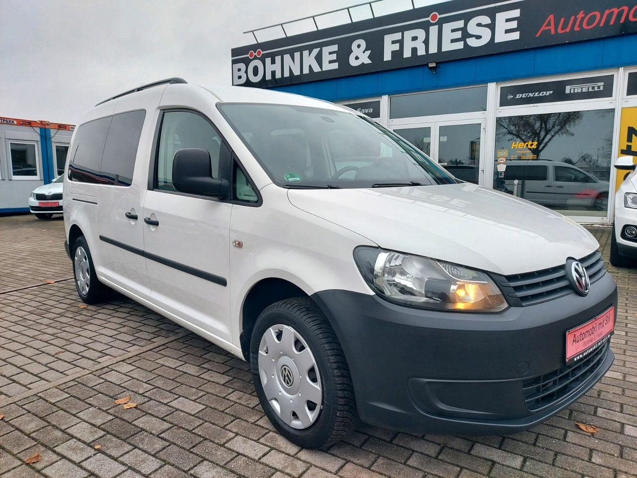Volkswagen Caddy Kasten Kombi Maxi lang 5 Sitze Klima - Kisbusz: 3 kép. Volkswagen Caddy Kasten Kombi Maxi lang 5 Sitze Klima - Kisbusz: 3 kép.