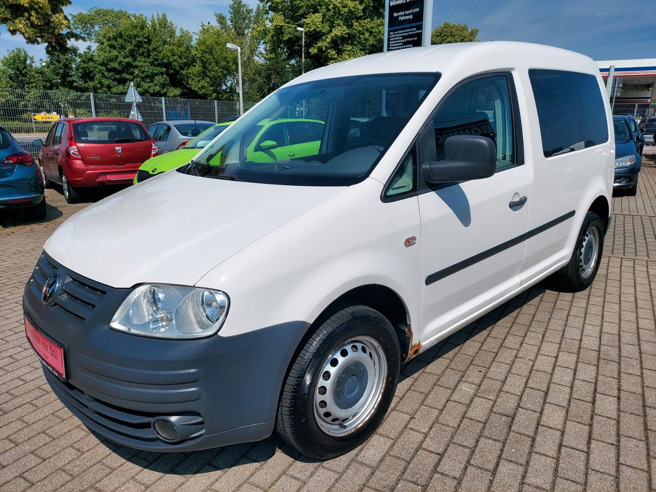 Volkswagen Caddy Kombi 1.9 Tdi Klima max. 5 Sitze AHK - Kisbusz: 4 kép. Volkswagen Caddy Kombi 1.9 Tdi Klima max. 5 Sitze AHK - Kisbusz: 4 kép.