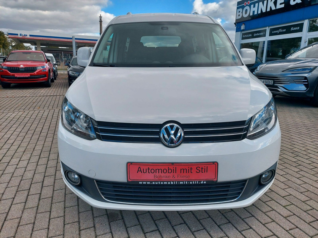 Volkswagen Caddy Kombi Maxi Comfortline 7 Sitze Team - Kisbusz: 3 kép. Volkswagen Caddy Kombi Maxi Comfortline 7 Sitze Team - Kisbusz: 3 kép.