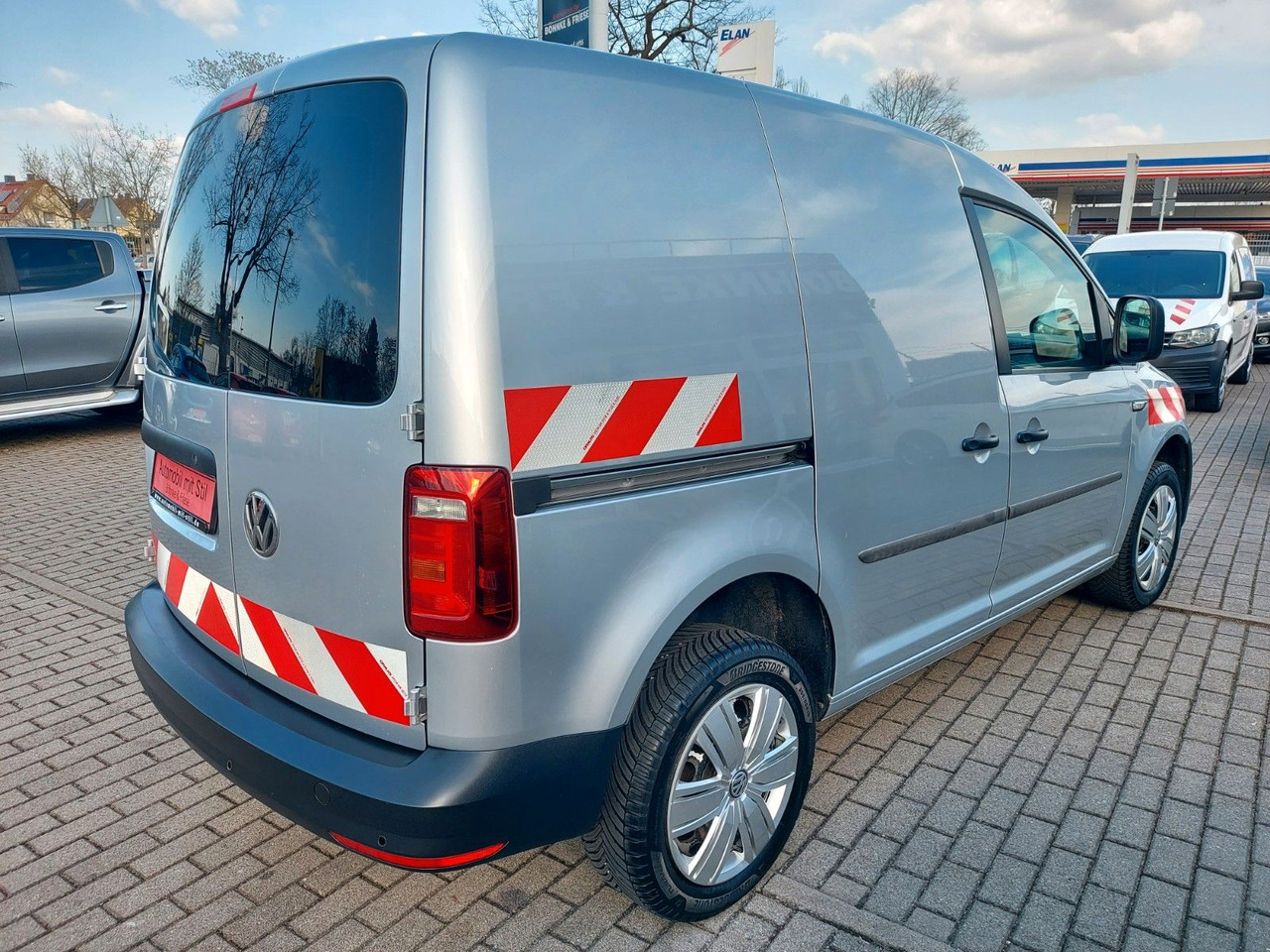 Kisbusz Volkswagen Caddy Nfz Kasten BMT 4Motion Navi Klima Standhei: 8 kép.