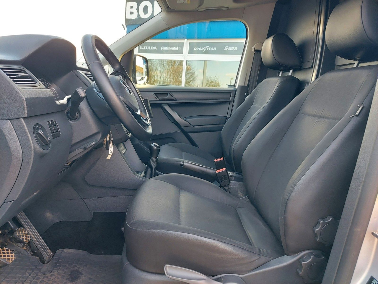 Kisbusz Volkswagen Caddy Nfz Kasten BMT 4Motion Navi Klima Standhei: 11 kép.