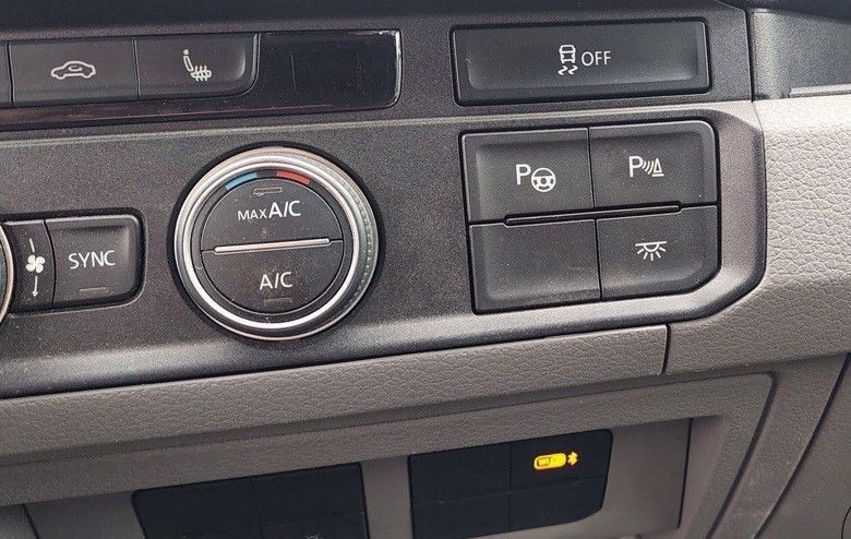 Kisbusz Volkswagen Crafter Kasten 35 M Lang Hochdach DSG LED AHK: 26 kép.