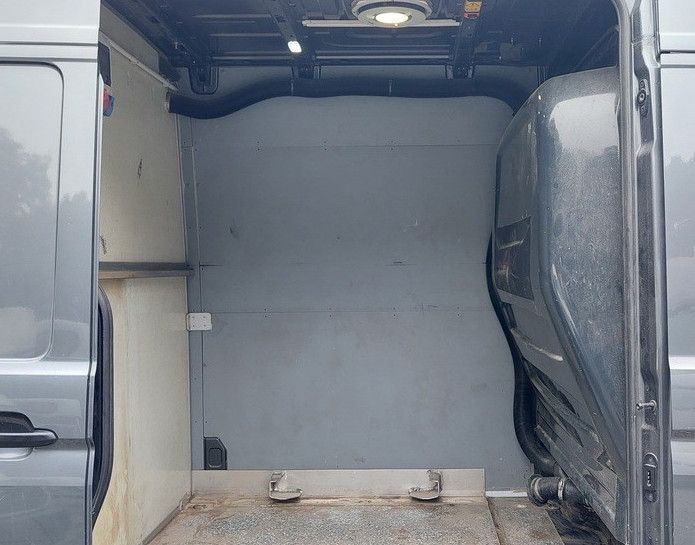 Kisbusz Volkswagen Crafter Kasten 35 M Lang Hochdach DSG LED AHK: 18 kép.