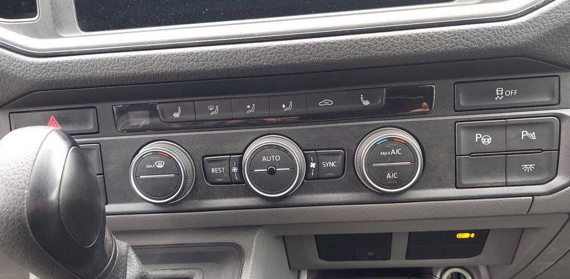 Kisbusz Volkswagen Crafter Kasten 35 M Lang Hochdach DSG LED AHK: 11 kép.