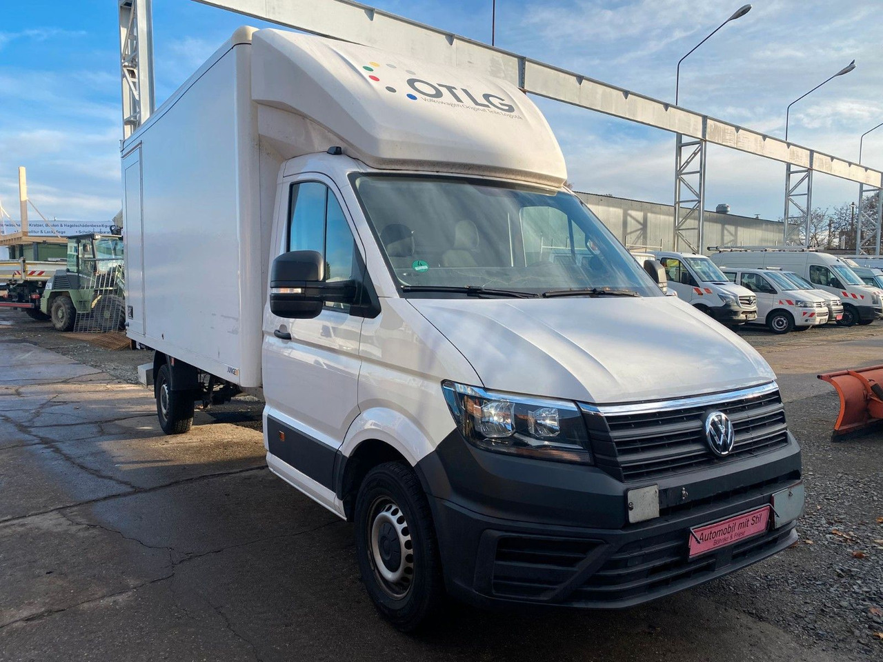 Volkswagen Crafter Pritsche Koffer 35 lang Bär LBW 750 - Dobozos kisteherautó: 2 kép. Volkswagen Crafter Pritsche Koffer 35 lang Bär LBW 750 - Dobozos kisteherautó: 2 kép.