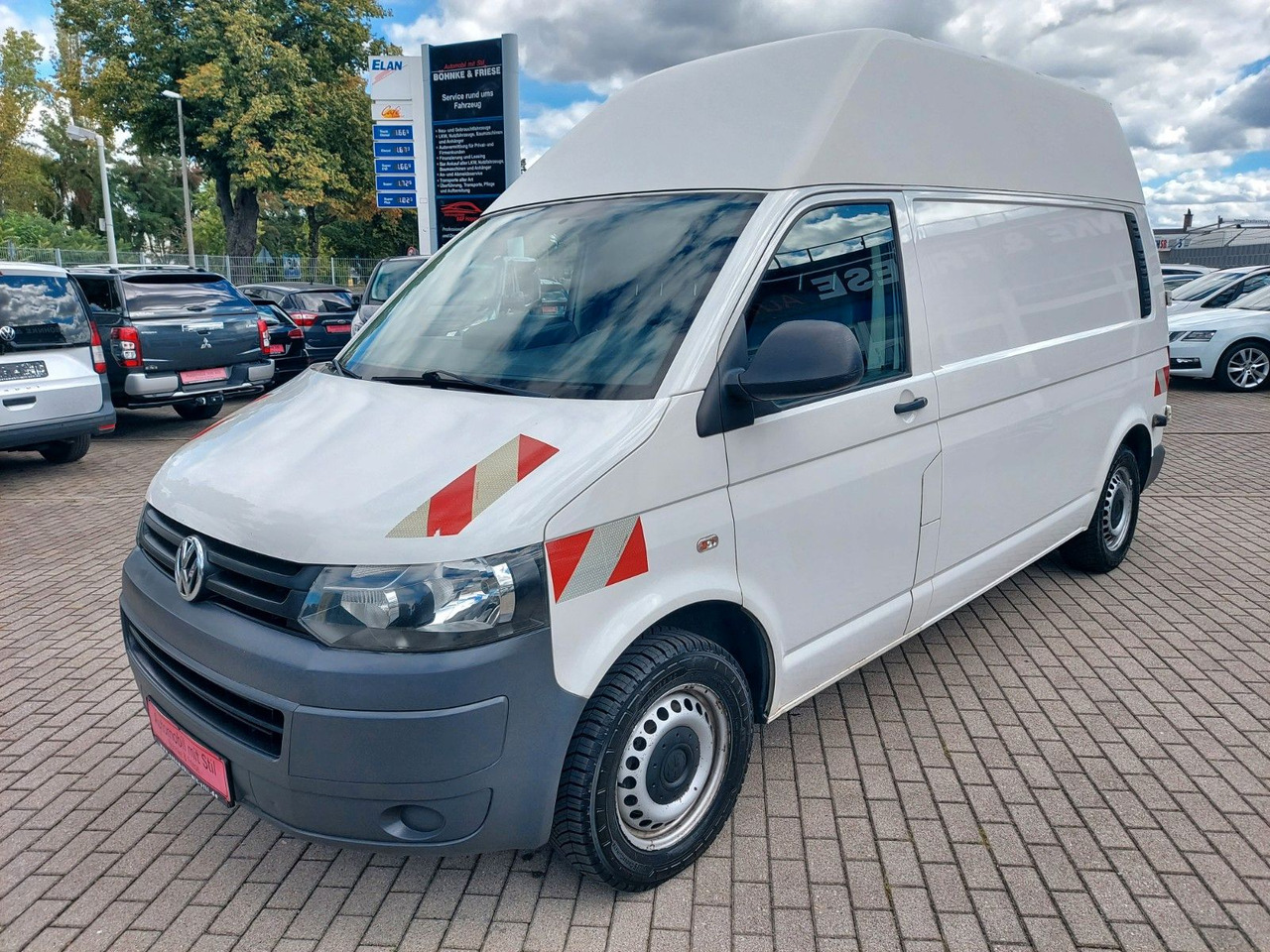 Volkswagen T5 Transporter Kasten Kombi Hoch lang Camper - Kisbusz: 4 kép. Volkswagen T5 Transporter Kasten Kombi Hoch lang Camper - Kisbusz: 4 kép.