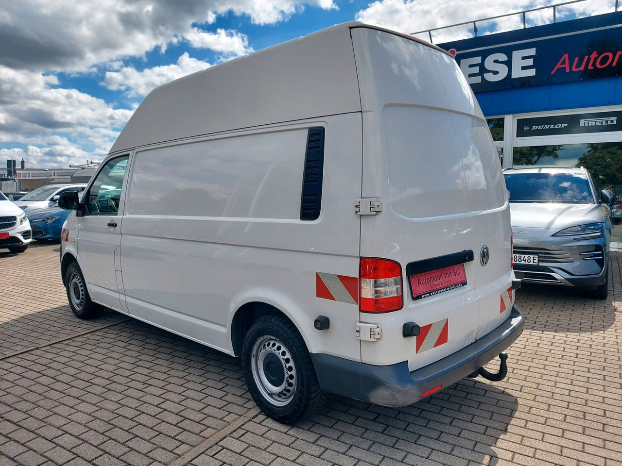Volkswagen T5 Transporter Kasten Kombi Hoch lang Camper - Kisbusz: 5 kép. Volkswagen T5 Transporter Kasten Kombi Hoch lang Camper - Kisbusz: 5 kép.