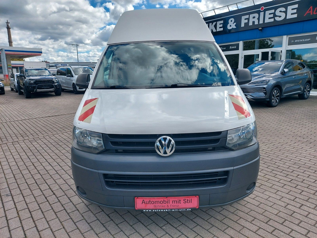 Volkswagen T5 Transporter Kasten Kombi Hoch lang Camper - Kisbusz: 3 kép. Volkswagen T5 Transporter Kasten Kombi Hoch lang Camper - Kisbusz: 3 kép.