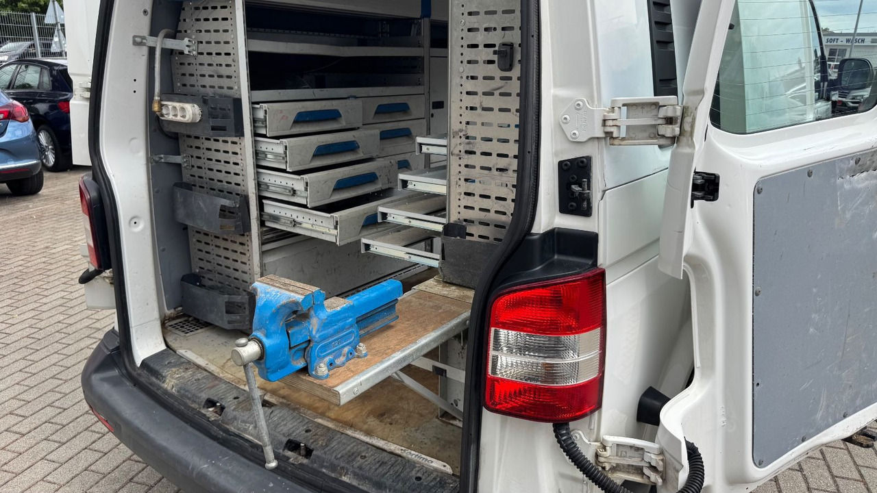 Volkswagen T5 Transporter Kasten-Kombi Lang 4Motion KLIMA - Kisbusz: 2 kép. Volkswagen T5 Transporter Kasten-Kombi Lang 4Motion KLIMA - Kisbusz: 2 kép.