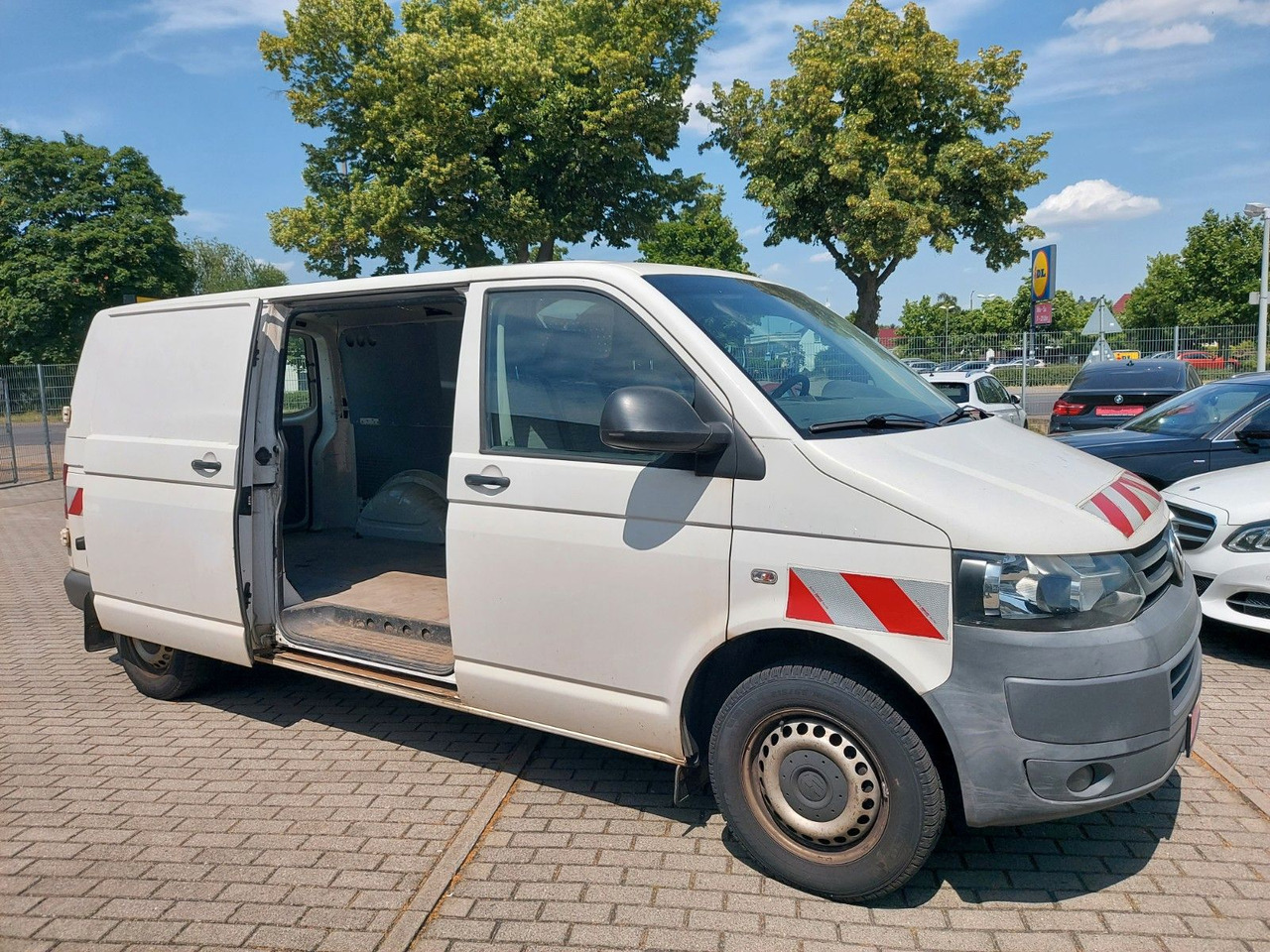 Volkswagen T5 Transporter Kasten Kombi lang 4Motion 4x4 - Kisbusz: 1 kép. Volkswagen T5 Transporter Kasten Kombi lang 4Motion 4x4 - Kisbusz: 1 kép.