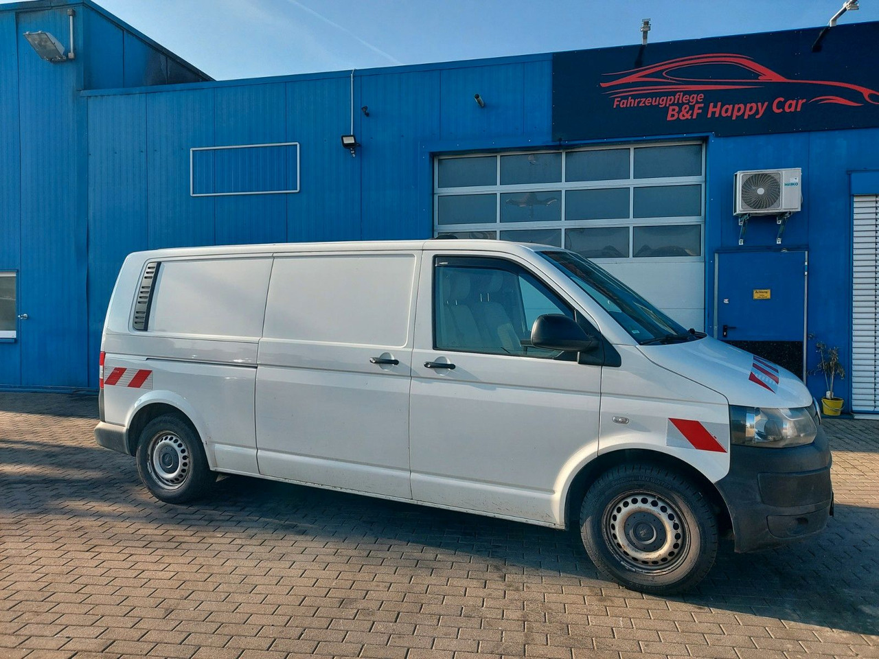 Volkswagen T5 Transporter Kasten Kombi lang 4Motion - Kisbusz: 1 kép. Volkswagen T5 Transporter Kasten Kombi lang 4Motion - Kisbusz: 1 kép.