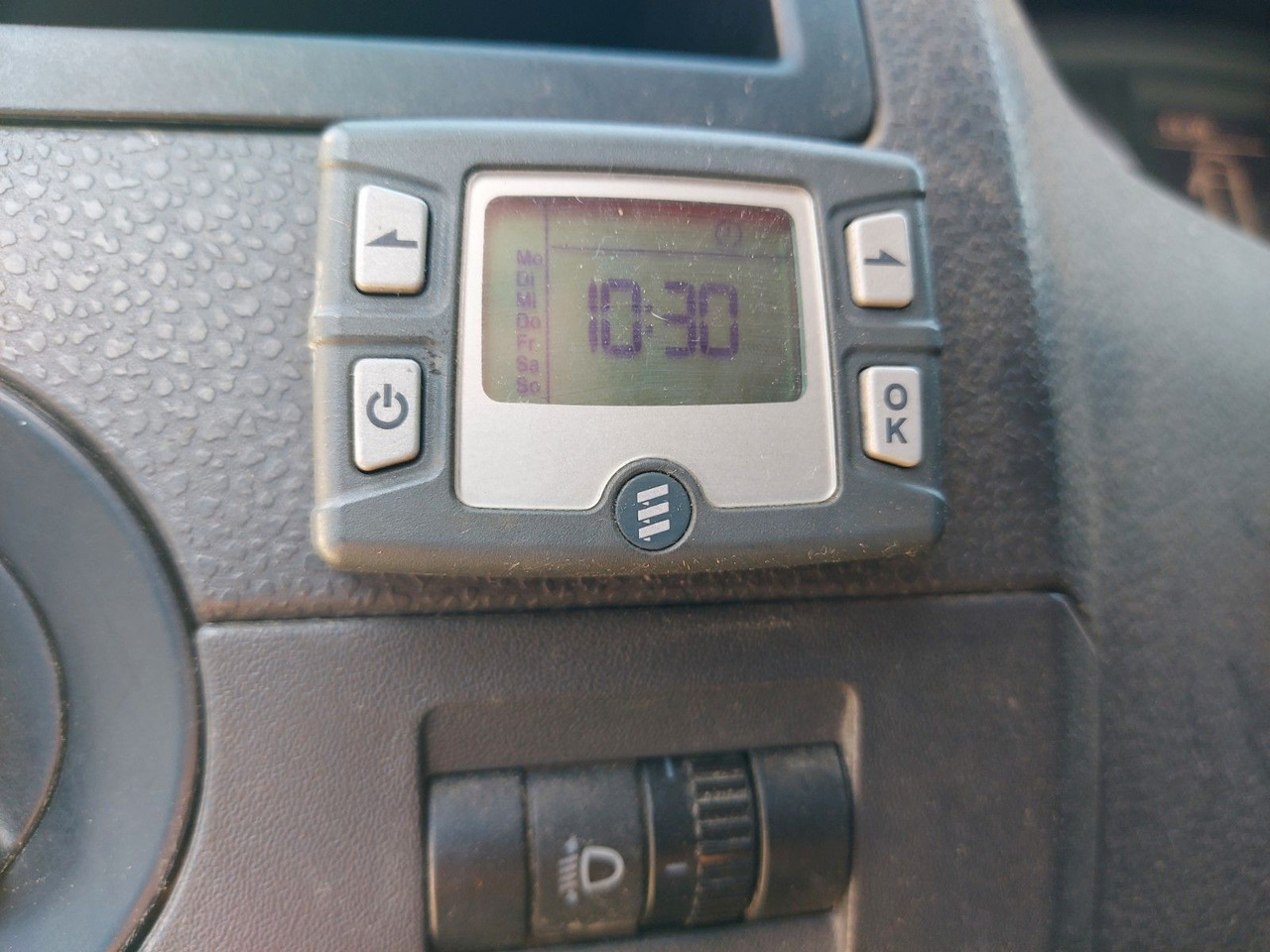 Volkswagen T5 Transporter Kasten Kombi lang 4Motion - Kisbusz: 4 kép. Volkswagen T5 Transporter Kasten Kombi lang 4Motion - Kisbusz: 4 kép.