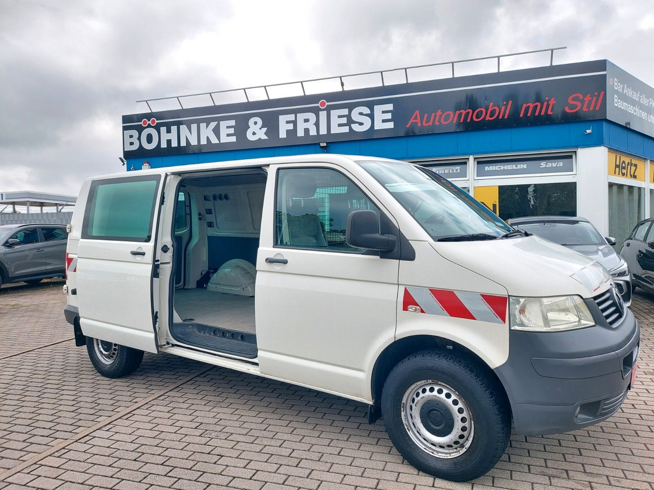 Volkswagen T5 Transporter Kombi Kasten 4Motion lang Klima - Kisbusz: 1 kép. Volkswagen T5 Transporter Kombi Kasten 4Motion lang Klima - Kisbusz: 1 kép.