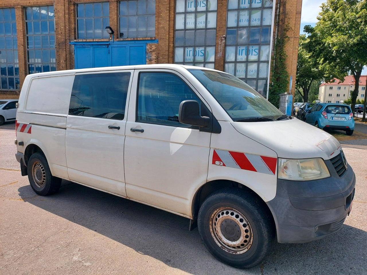 Volkswagen T5 Transporter Kombi Kasten 4Motion lang - Kisbusz: 3 kép. Volkswagen T5 Transporter Kombi Kasten 4Motion lang - Kisbusz: 3 kép.