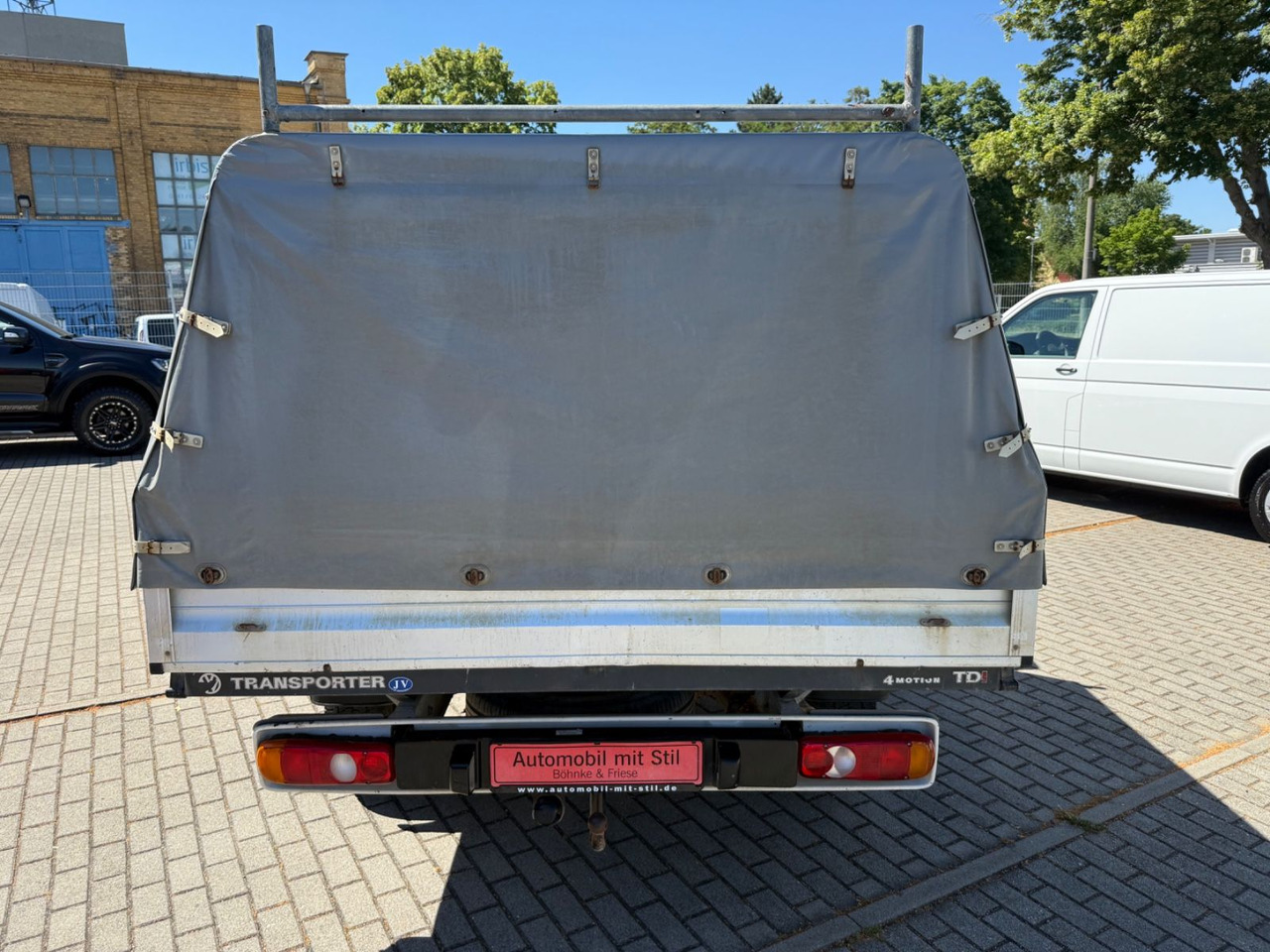 Volkswagen T5 Transporter Pritsche DoKA 4Motion 4x4 Klima - Ponyvás kisteherautó, Duplakabinos kisteherautó: 4 kép. Volkswagen T5 Transporter Pritsche DoKA 4Motion 4x4 Klima - Ponyvás kisteherautó, Duplakabinos kisteherautó: 4 kép.