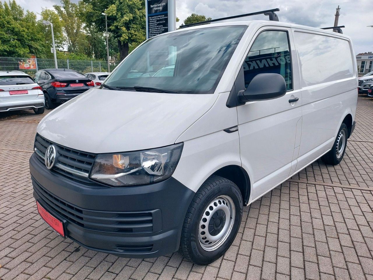 Volkswagen T6 Transporter Kasten-Kombi Kasten EcoProfi - Kisbusz: 4 kép. Volkswagen T6 Transporter Kasten-Kombi Kasten EcoProfi - Kisbusz: 4 kép.