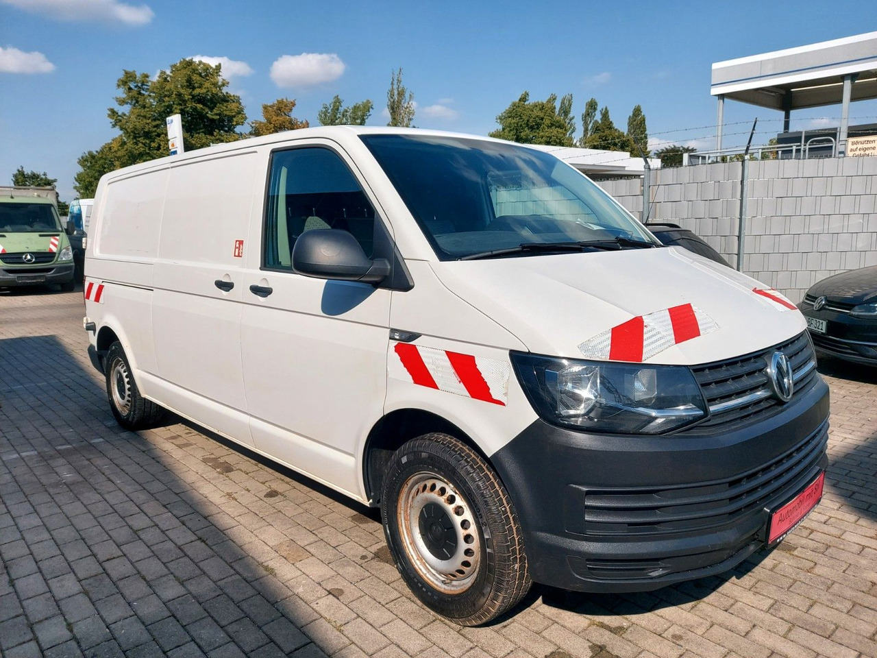 Volkswagen T6 Transporter Kasten Kombi lang Motorschaden - Kisbusz: 2 kép. Volkswagen T6 Transporter Kasten Kombi lang Motorschaden - Kisbusz: 2 kép.