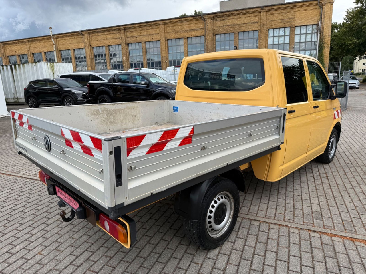 Volkswagen T6 Transporter Pritsche DOKA KLIMA NAVI - Platós kisteherautó, Duplakabinos kisteherautó: 4 kép. Volkswagen T6 Transporter Pritsche DOKA KLIMA NAVI - Platós kisteherautó, Duplakabinos kisteherautó: 4 kép.