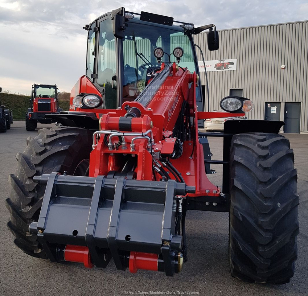 Schäffer 9640 T-2 mit Kabine - Derékcsuklós rakodó: 2 kép. Schäffer 9640 T-2 mit Kabine - Derékcsuklós rakodó: 2 kép.