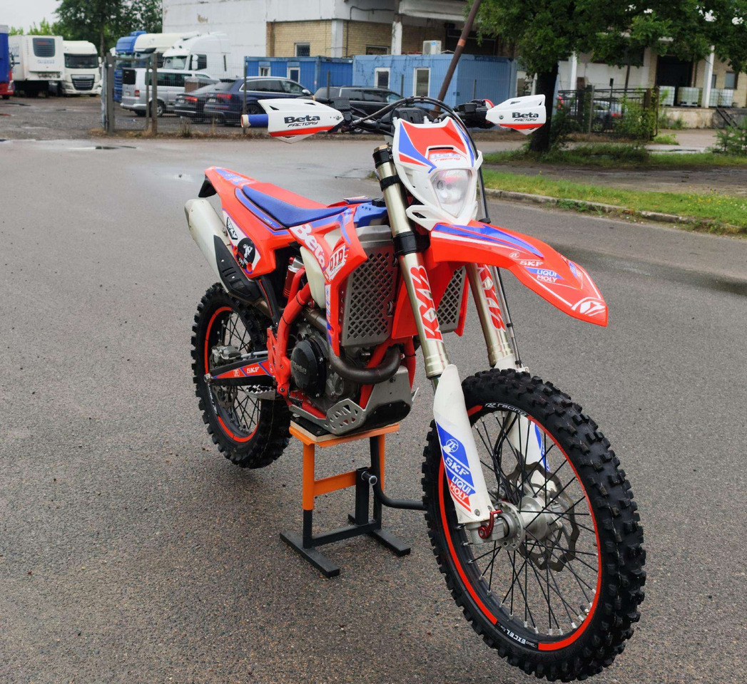 Beta RR 430cc - Motorkerékpár: 2 kép. Beta RR 430cc - Motorkerékpár: 2 kép.