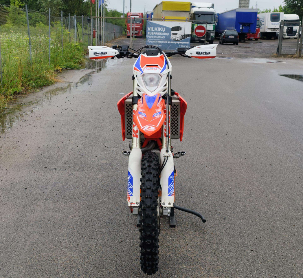 Beta RR 430cc - Motorkerékpár: 3 kép. Beta RR 430cc - Motorkerékpár: 3 kép.