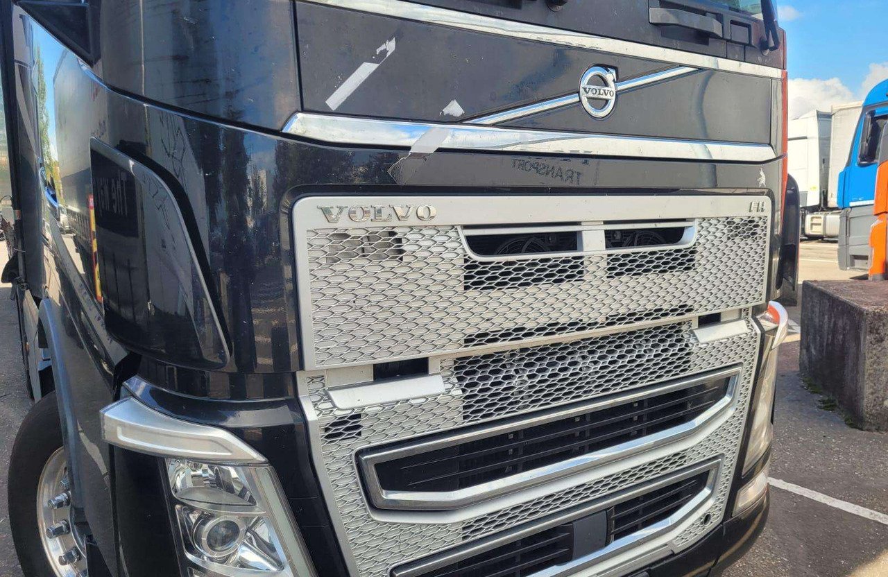 Volvo FH - Nyergesvontató: 2 kép. Volvo FH - Nyergesvontató: 2 kép.