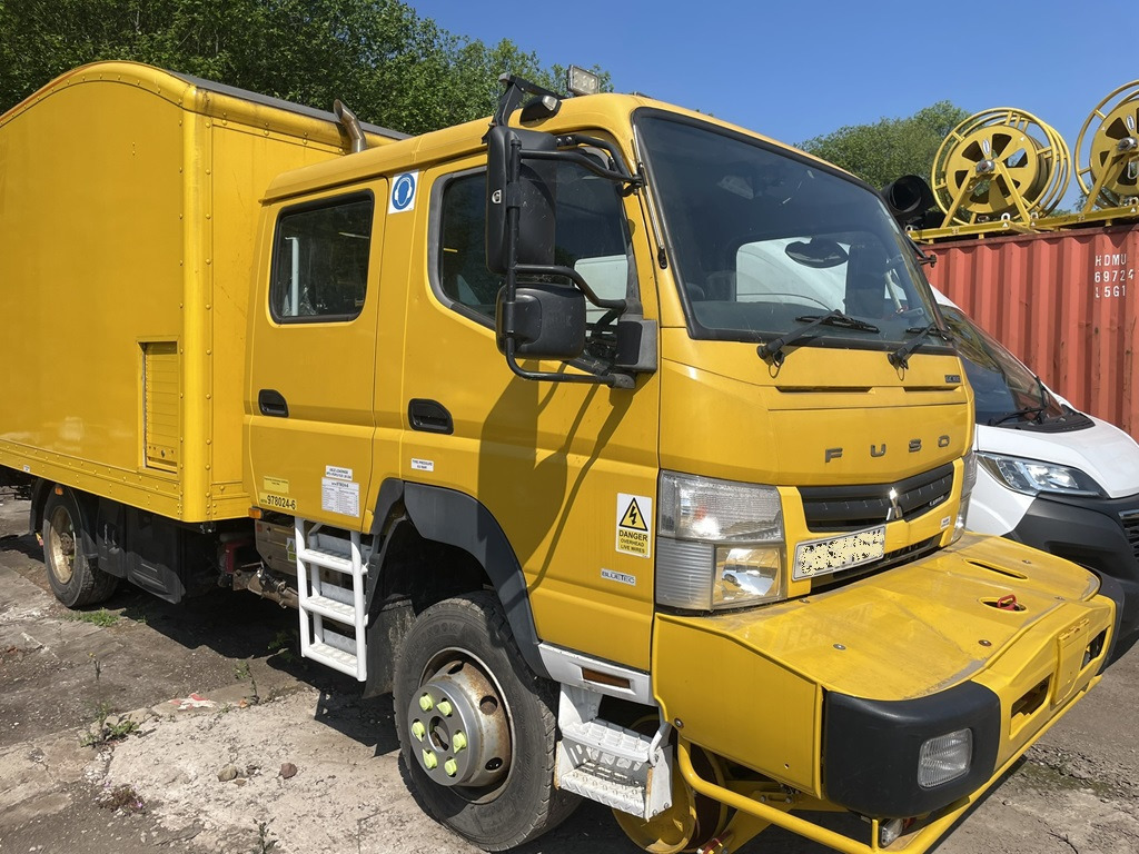 Mitsubishi Fusso - Dobozos felépítményű teherautó: 1 kép. Mitsubishi Fusso - Dobozos felépítményű teherautó: 1 kép.