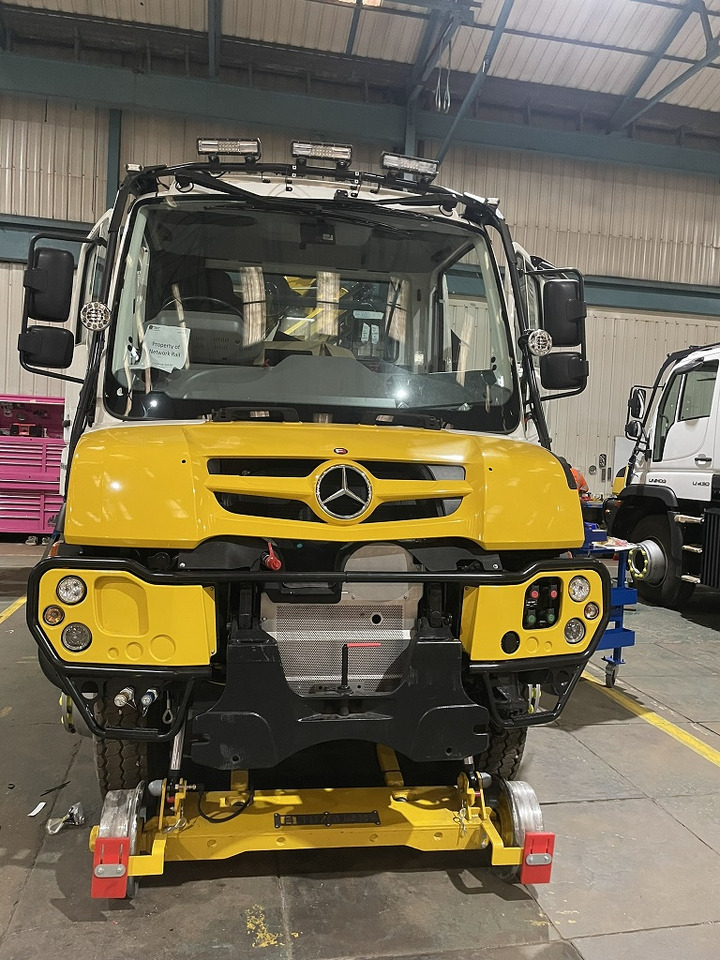 UNIMOG - Darus autó: 2 kép. UNIMOG - Darus autó: 2 kép.