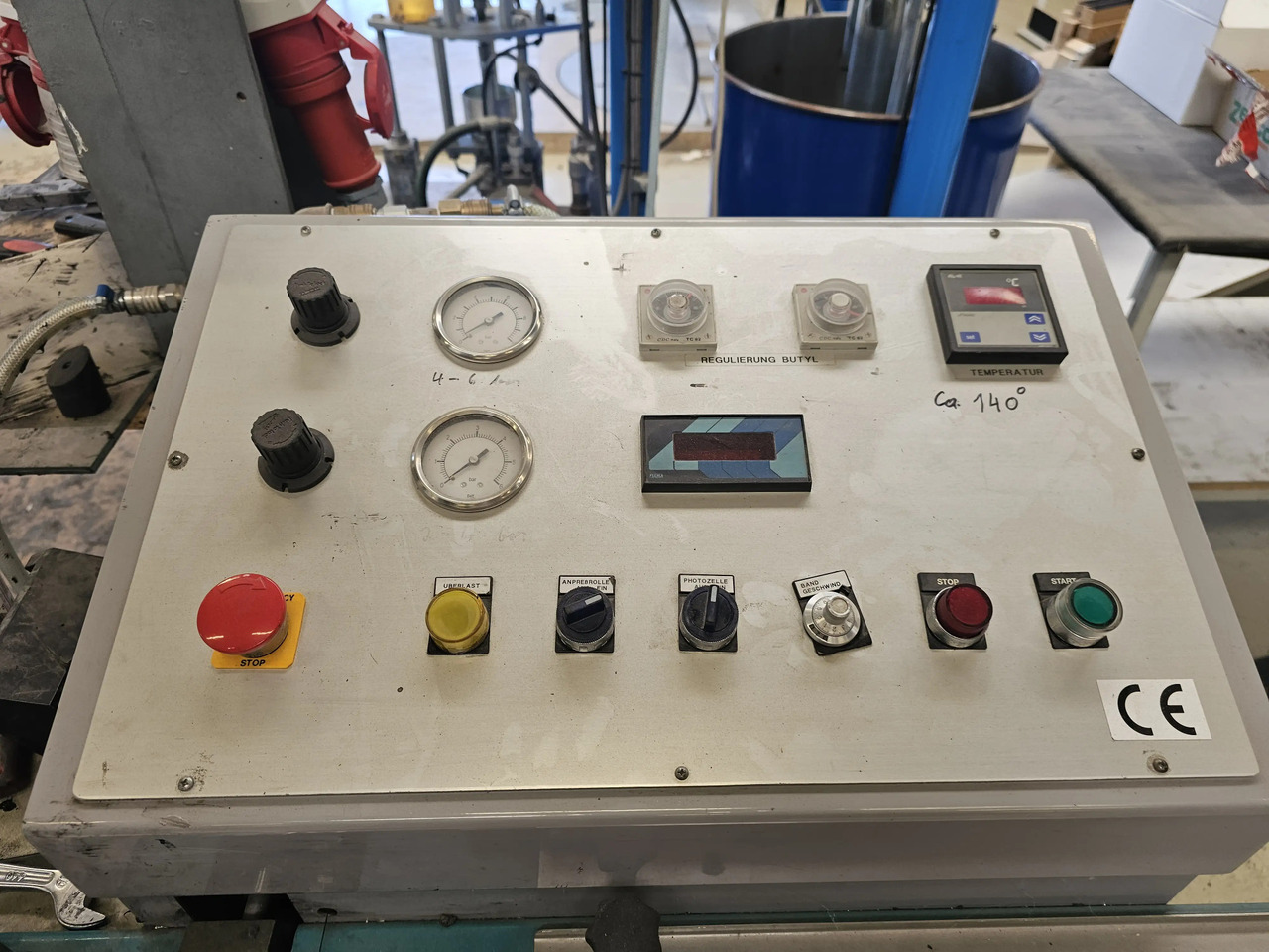 1 Stk. Butyl Extruder - Szerszámgép: 2 kép. 1 Stk. Butyl Extruder - Szerszámgép: 2 kép.