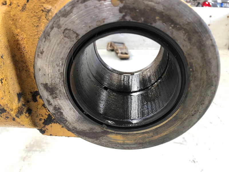 Caterpillar 322B Boomcylinder OEM 1184166 - Hidraulika: 2 kép. Caterpillar 322B Boomcylinder OEM 1184166 - Hidraulika: 2 kép.