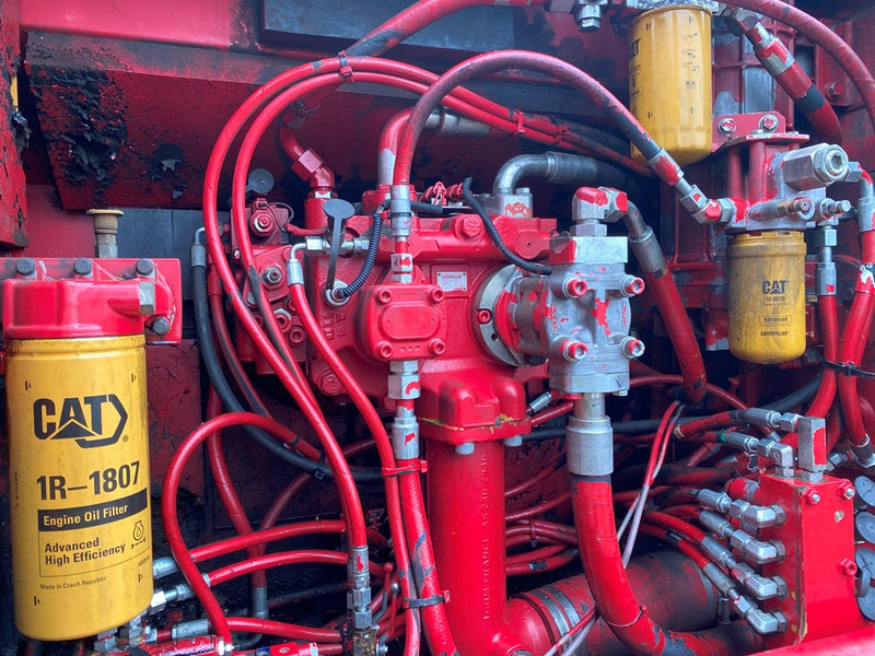 Lánctalpas kotró Caterpillar 329 D NVT: 17 kép.
