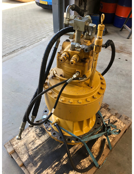 Caterpillar 336 Swing Drive OEM 3332958 - Fordító motor: 3 kép. Caterpillar 336 Swing Drive OEM 3332958 - Fordító motor: 3 kép.