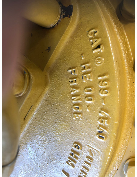 Caterpillar 336 Swing Drive OEM 3332958 - Fordító motor: 5 kép. Caterpillar 336 Swing Drive OEM 3332958 - Fordító motor: 5 kép.