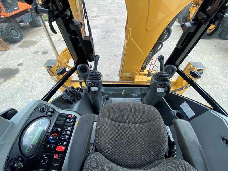 Caterpillar 432F2 NVT - Kotrórakodó: 5 kép. Caterpillar 432F2 NVT - Kotrórakodó: 5 kép.